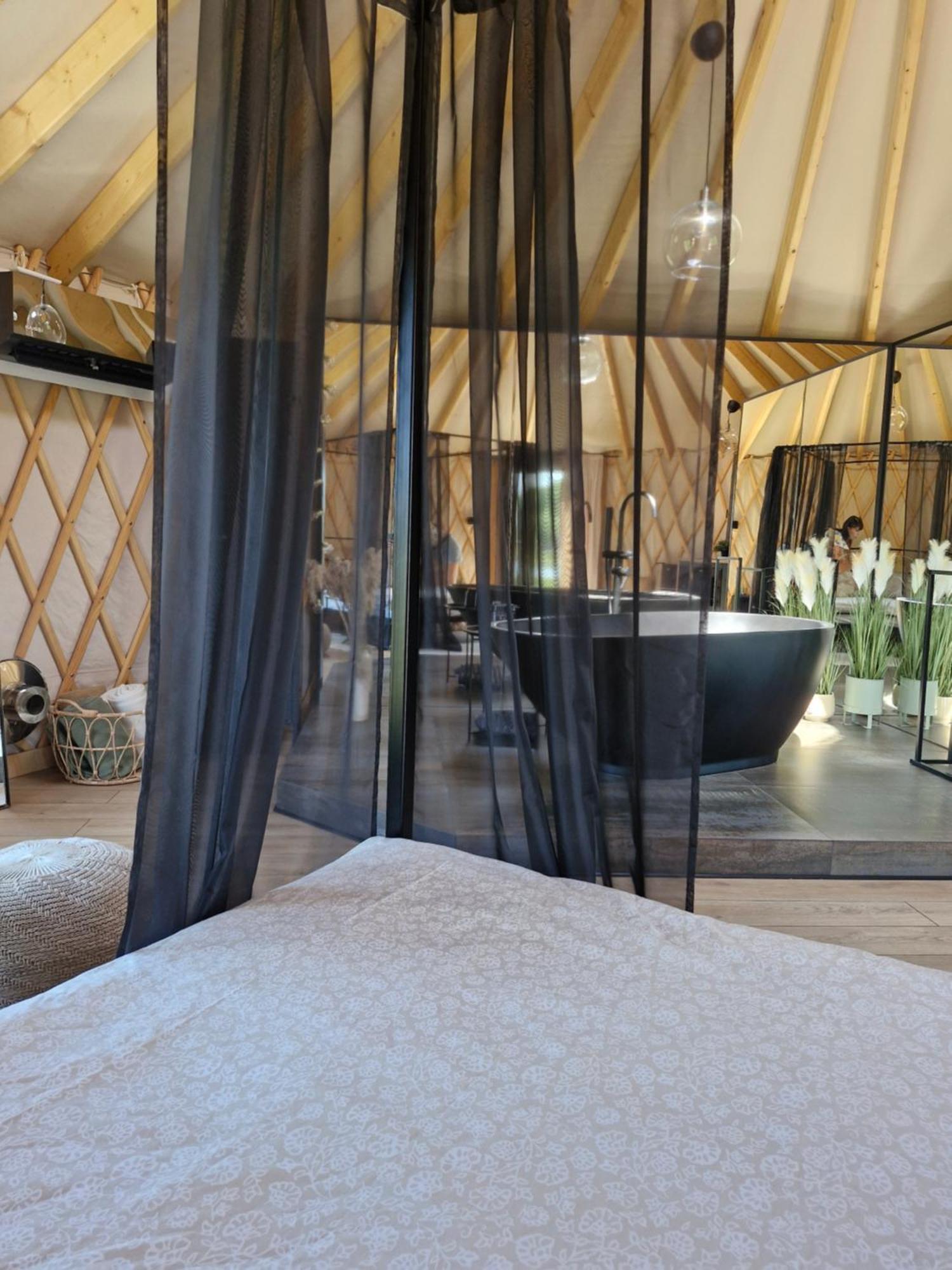 Jurty Glamping Hotel Gostynin Bilik gambar